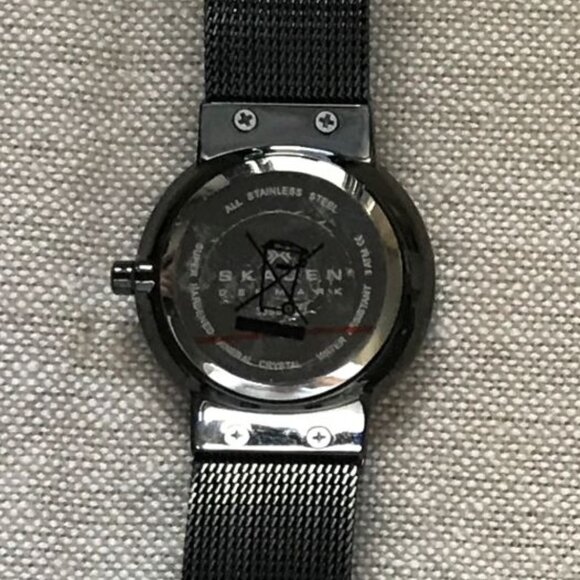 Sleek Skagen Women’s Gunmetal Mesh Watch – Swarovski Dial - Picture 5 of 8